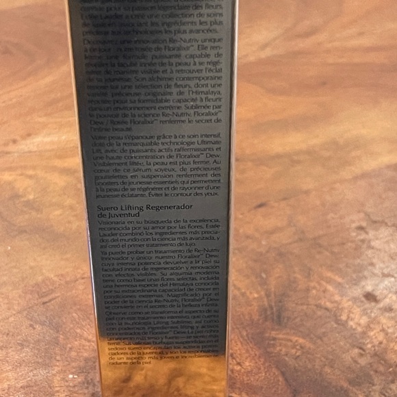 Estée Lauder - Picture 5 of 7